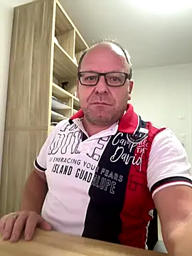 coupleLatinaLovers online show from November 14, 2025, 6:39 pm