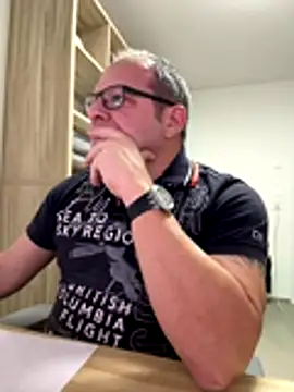 coupleLatinaLovers online show from November 27, 2025, 6:37 am