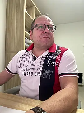 coupleLatinaLovers online show from December 5, 2025, 6:22 am