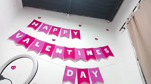 PetiteIvoryQueen19 online show from February 21, 2025, 7:56 am