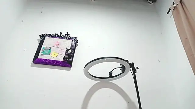 PetiteIvoryQueen19 online show from March 5, 2025, 4:13 am