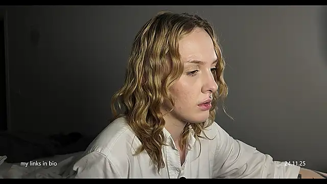 Snapshot of vinylstore chatting on November 24, 2025, 6:29 pm vinylstore online show from November 24, 2025, 6:29 pm