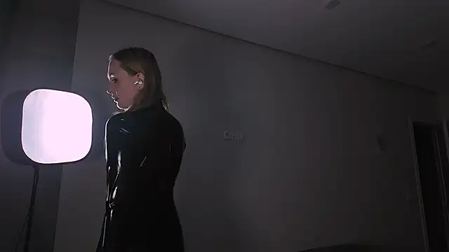 Snapshot of vinylstore chatting on November 30, 2025, 5:50 pm vinylstore online show from November 30, 2025, 5:50 pm