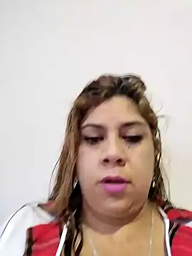 Snapshot of Laura-Hernandez chatting on December 14, 2024, 10:50 pm Laura-Hernandez online show from December 14, 2024, 10:50 pm