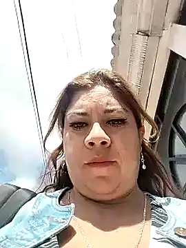 Snapshot of Laura-Hernandez chatting on January 15, 2025, 7:34 pm Laura-Hernandez online show from January 15, 2025, 7:34 pm