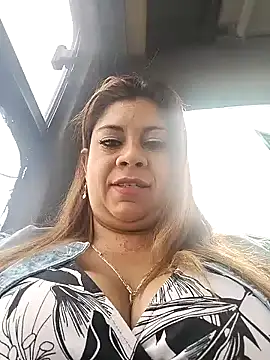 Snapshot of Laura-Hernandez chatting on February 12, 2025, 2:32 pm Laura-Hernandez online show from February 12, 2025, 2:32 pm