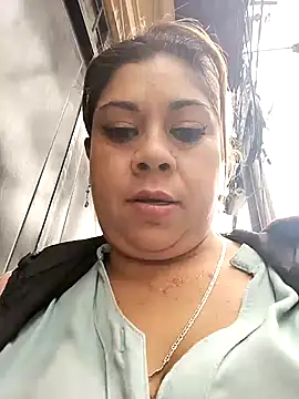 Snapshot of Laura-Hernandez chatting on February 13, 2025, 5:11 pm Laura-Hernandez online show from February 13, 2025, 5:11 pm