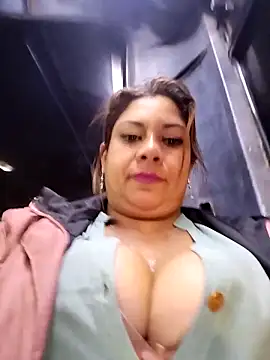 Snapshot of Laura-Hernandez chatting on February 14, 2025, 12:41 am Laura-Hernandez online show from February 14, 2025, 12:41 am