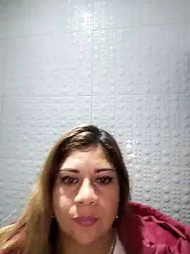 Snapshot of Laura-Hernandez chatting on February 15, 2025, 12:26 am Laura-Hernandez online show from February 15, 2025, 12:26 am