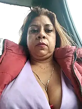 Snapshot of Laura-Hernandez chatting on February 17, 2025, 10:14 pm Laura-Hernandez online show from February 17, 2025, 10:14 pm