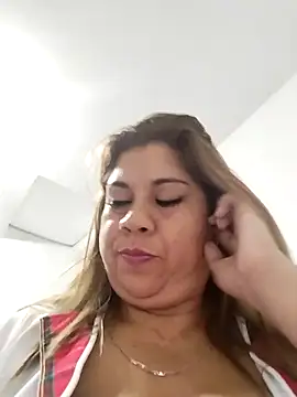 Snapshot of Laura-Hernandez chatting on February 18, 2025, 5:42 pm Laura-Hernandez online show from February 18, 2025, 5:42 pm