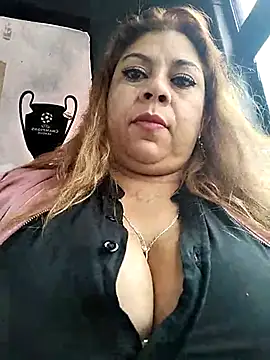 Snapshot of Laura-Hernandez chatting on February 24, 2025, 3:42 pm Laura-Hernandez online show from February 24, 2025, 3:42 pm