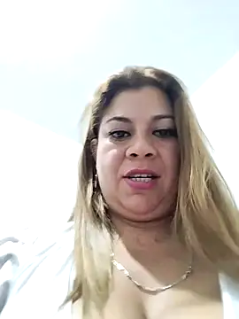 Snapshot of Laura-Hernandez chatting on February 25, 2025, 5:58 pm Laura-Hernandez online show from February 25, 2025, 5:58 pm