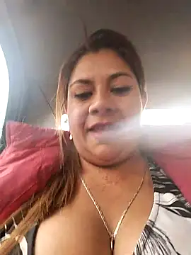 Snapshot of Laura-Hernandez chatting on March 11, 2025, 9:04 pm Laura-Hernandez online show from March 11, 2025, 9:04 pm