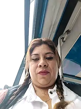 Snapshot of Laura-Hernandez chatting on March 20, 2025, 3:36 pm Laura-Hernandez online show from March 20, 2025, 3:36 pm