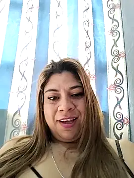 Snapshot of Laura-Hernandez chatting on September 11, 2025, 3:01 pm Laura-Hernandez online show from September 11, 2025, 3:01 pm