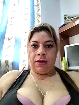Snapshot of Laura-Hernandez chatting on September 17, 2025, 2:41 pm Laura-Hernandez online show from September 17, 2025, 2:41 pm
