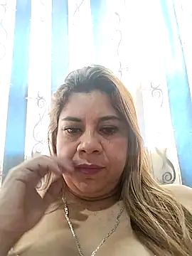 Snapshot of Laura-Hernandez chatting on September 21, 2025, 2:40 pm Laura-Hernandez online show from September 21, 2025, 2:40 pm