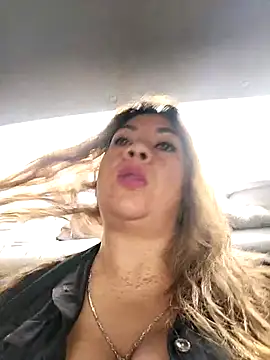 Snapshot of Laura-Hernandez chatting on September 22, 2025, 3:58 pm Laura-Hernandez online show from September 22, 2025, 3:58 pm