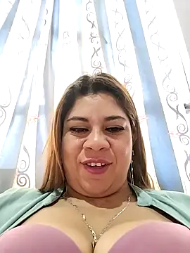 Snapshot of Laura-Hernandez chatting on September 24, 2025, 1:58 pm Laura-Hernandez online show from September 24, 2025, 1:58 pm