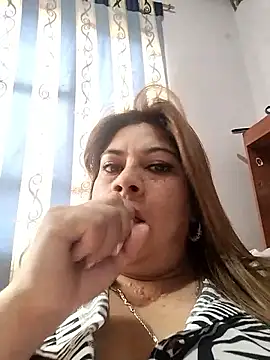 Snapshot of Laura-Hernandez chatting on September 30, 2025, 2:55 pm Laura-Hernandez online show from September 30, 2025, 2:55 pm