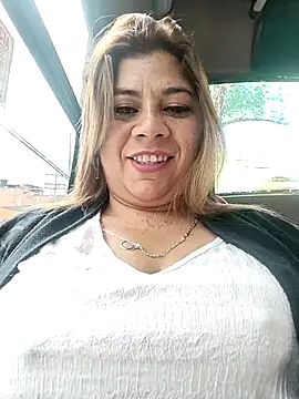 Snapshot of Laura-Hernandez chatting on October 10, 2025, 2:05 pm Laura-Hernandez online show from October 10, 2025, 2:05 pm