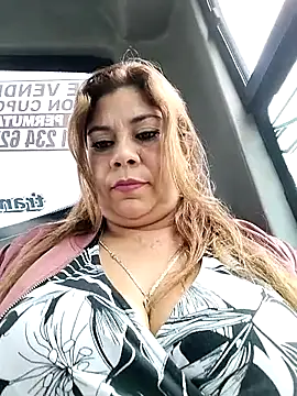 Snapshot of Laura-Hernandez chatting on October 18, 2025, 3:46 pm Laura-Hernandez online show from October 18, 2025, 3:46 pm