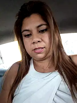 Snapshot of Laura-Hernandez chatting on November 10, 2025, 4:06 pm Laura-Hernandez online show from November 10, 2025, 4:06 pm