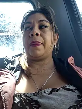 Snapshot of Laura-Hernandez chatting on November 11, 2025, 3:23 pm Laura-Hernandez online show from November 11, 2025, 3:23 pm