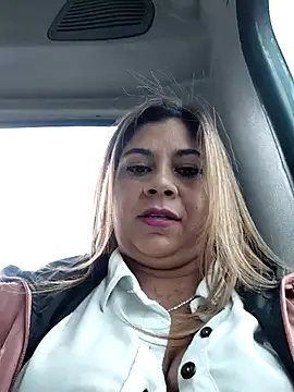 Snapshot of Laura-Hernandez chatting on November 12, 2025, 4:29 pm Laura-Hernandez online show from November 12, 2025, 4:29 pm