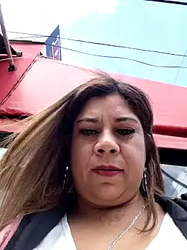 Snapshot of Laura-Hernandez chatting on November 18, 2025, 4:22 pm Laura-Hernandez online show from November 18, 2025, 4:22 pm