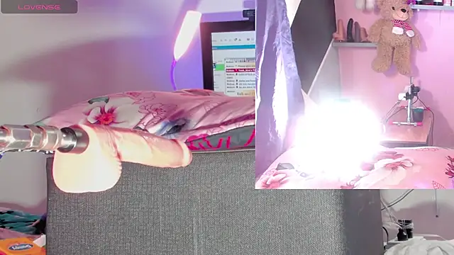 Snapshot of kira_touka chatting on November 26, 2025, 5:08 am kira touka online show from November 26, 2025, 5:08 am