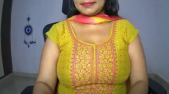 Snapshot of Swetaa_ chatting on February 1, 2025, 10:37 am Swetaa  online show from February 1, 2025, 10:37 am