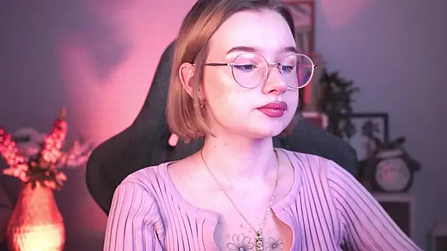 Snapshot of AdeleLoomis chatting on January 20, 2025, 7:57 pm AdeleLoomis online show from January 20, 2025, 7:57 pm