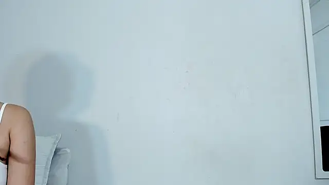 Snapshot of Maia_W10 chatting on January 25, 2025, 3:52 pm Maia W10 online show from January 25, 2025, 3:52 pm