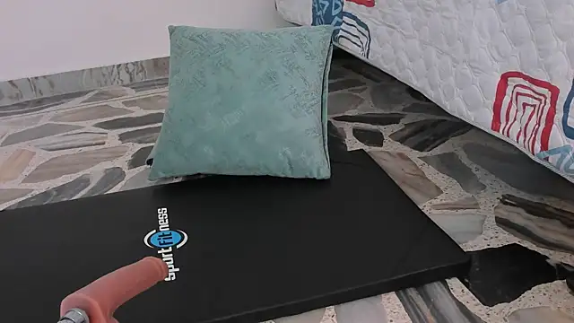 Snapshot of Maia_W10 chatting on January 31, 2025, 3:33 pm Maia W10 online show from January 31, 2025, 3:33 pm