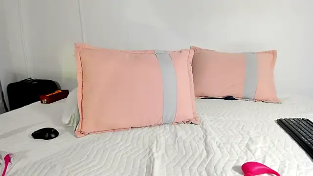 Snapshot of Maia_W10 chatting on February 10, 2025, 3:53 pm Maia W10 online show from February 10, 2025, 3:53 pm