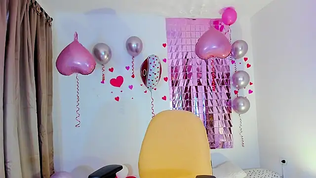 Snapshot of Maia_W10 chatting on February 13, 2025, 12:32 pm Maia W10 online show from February 13, 2025, 12:32 pm