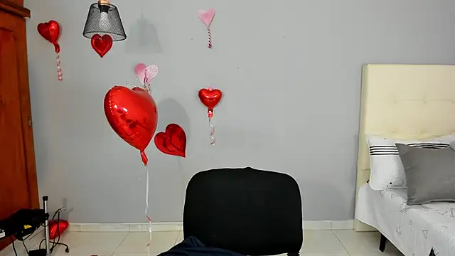 Snapshot of Maia_W10 chatting on February 19, 2025, 12:22 pm Maia W10 online show from February 19, 2025, 12:22 pm