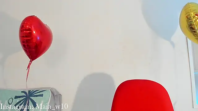 Snapshot of Maia_W10 chatting on February 26, 2025, 3:52 pm Maia W10 online show from February 26, 2025, 3:52 pm