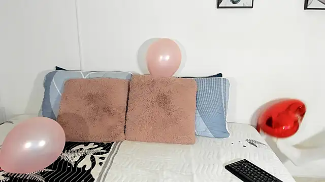 Snapshot of Maia_W10 chatting on March 17, 2025, 12:46 pm Maia W10 online show from March 17, 2025, 12:46 pm