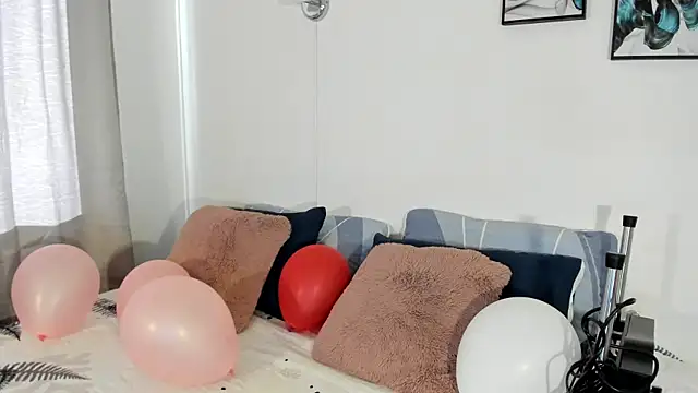 Snapshot of Maia_W10 chatting on March 19, 2025, 12:34 pm Maia W10 online show from March 19, 2025, 12:34 pm