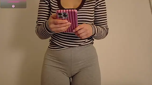 kotekxx000 online show from December 16, 2025, 3:50 pm