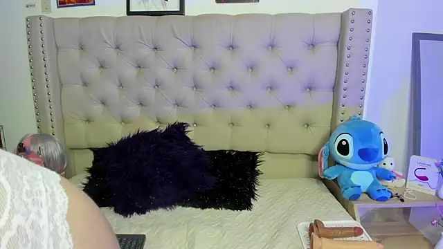 AngeleRoux online show from February 8, 2025, 4:57 am