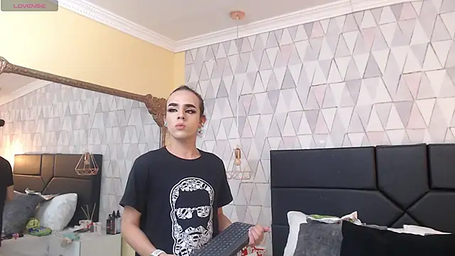 JustinePerry online show from February 19, 2025, 4:12 am