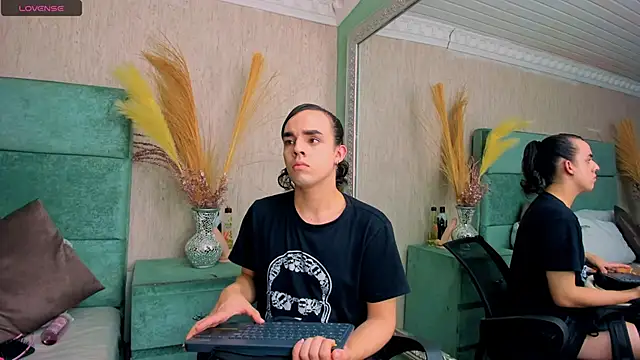 JustinePerry online show from October 12, 2025, 8:41 pm