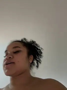 Snapshot of Lucy_wilson5 chatting on December 14, 2024, 9:29 am Lucy wilson5 online show from December 14, 2024, 9:29 am