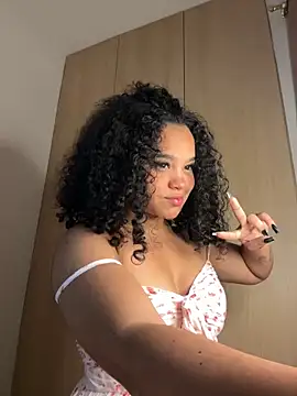Snapshot of Lucy_wilson5 chatting on December 16, 2024, 3:19 am Lucy wilson5 online show from December 16, 2024, 3:19 am