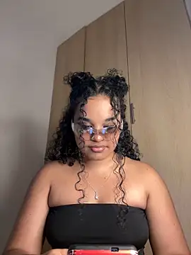 Snapshot of Lucy_wilson5 chatting on January 30, 2025, 4:16 am Lucy wilson5 online show from January 30, 2025, 4:16 am