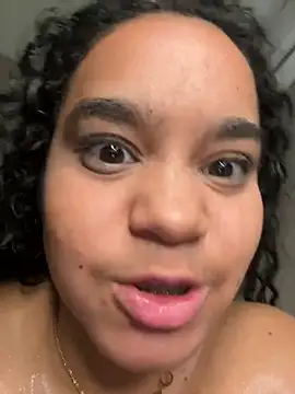 Snapshot of Lucy_wilson5 chatting on February 4, 2025, 8:13 am Lucy wilson5 online show from February 4, 2025, 8:13 am